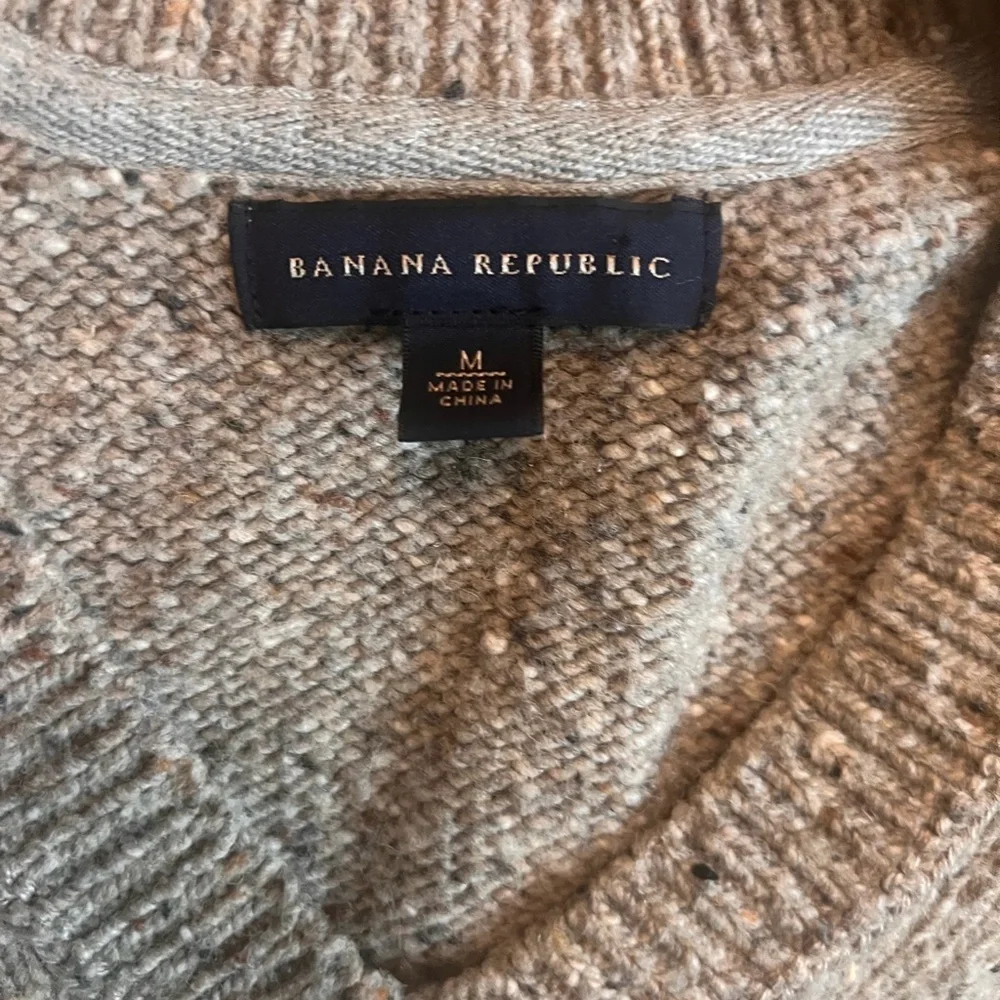 Banana Republic Men’s Tweed V-Neck Lamb’s Wool Sweater Size: Medium